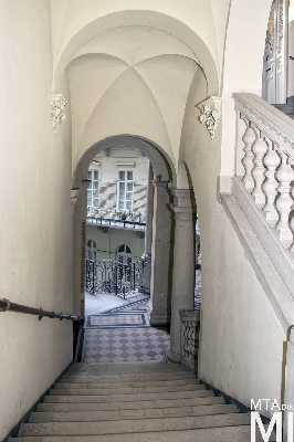 IMG_8792_Alkotmány u. 16_lépcsőház.jpg