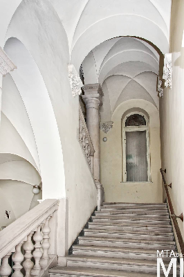 IMG_8783_Alkotmány u. 16_lépcsőház.jpg