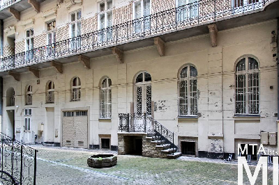 IMG_8775_Alkotmány u. 16_udvar.jpg