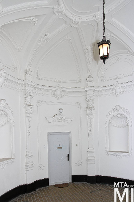 IMG_8768_Alkotmány u. 16_kapualj.jpg