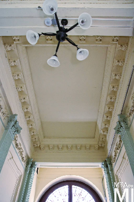 IMG_6289_Alkotmány u. 17 - Hold u. 29_kapualj.jpg