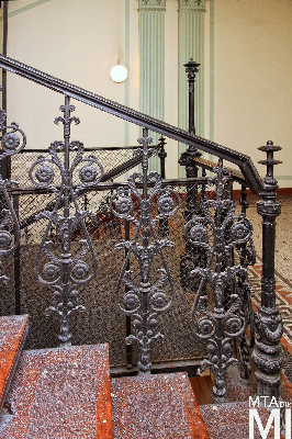 IMG_6302_Alkotmány u. 17 - Hold u. 29_lépcsőház.jpg