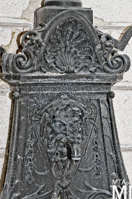 IMG_6330_Alkotmány u. 17 - Hold u. 29_udvar_kút.jpg