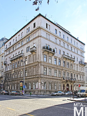 IMG_1720_Alkotmány u. 17 - Hold u. 29_külső.jpg