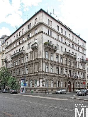 IMG_6267_Alkotmány u. 17 - Hold u. 29_külső.jpg