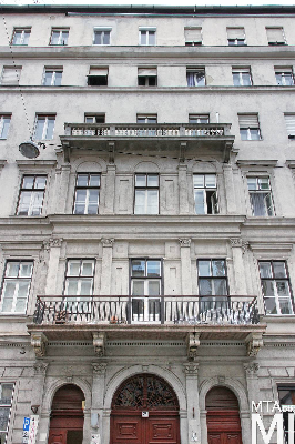 IMG_6271_Alkotmány u. 17 - Hold u. 29_külső.jpg