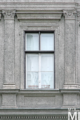 IMG_6266_Alkotmány u. 17 - Hold u. 29_külső.jpg