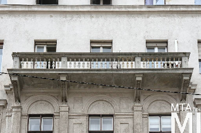 IMG_6273_Alkotmány u. 17 - Hold u. 29_külső.jpg