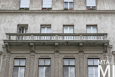 IMG_6265_Alkotmány u. 17 - Hold u. 29_külső.jpg