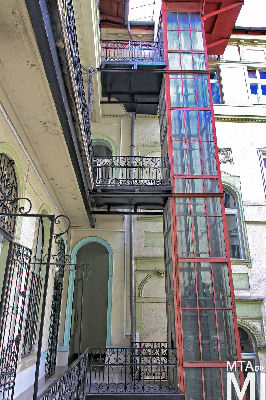 IMG_8987_Alkotmány u. 18_udvar.jpg