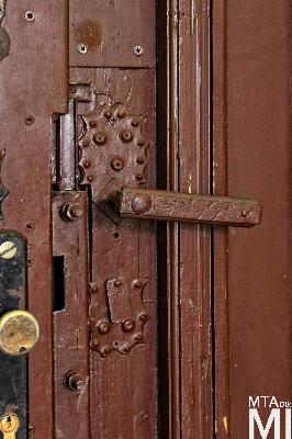 IMG_9032_Alkotmány u. 18_kapu.jpg