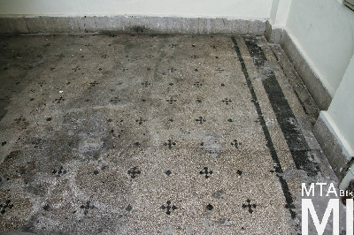 IMG_8970_Alkotmány u. 18_lépcsőház.jpg