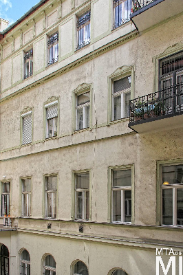 IMG_8982_Alkotmány u. 18_udvar.jpg