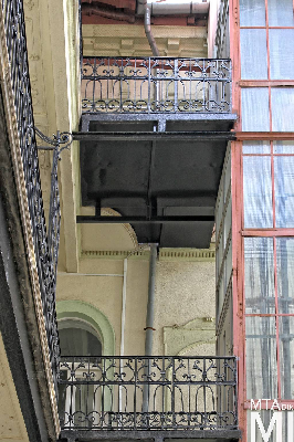 IMG_8986_Alkotmány u. 18_udvar.jpg