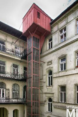 IMG_9023_Alkotmány u. 18_udvar.jpg