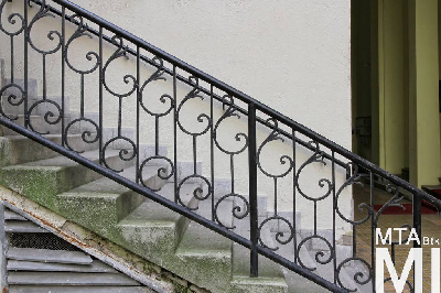 IMG_8961_Alkotmány u. 18_lépcsőház.jpg