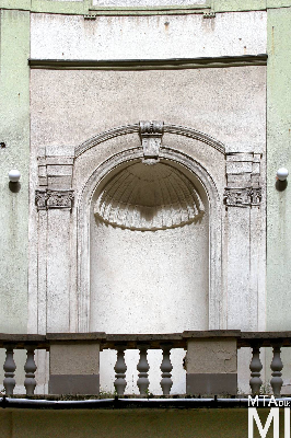 IMG_8958_Alkotmány u. 18_udvar.jpg