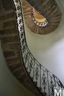 IMG_9007_Alkotmány u. 18_lépcsőház.jpg