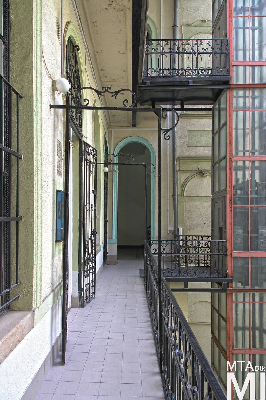 IMG_8988_Alkotmány u. 18_udvar.jpg