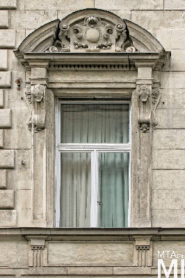 IMG_9056_Alkotmány u. 18_külső.jpg