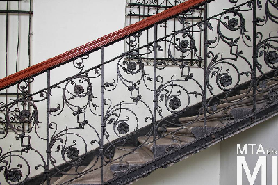 IMG_8967_Alkotmány u. 18_lépcsőház.jpg