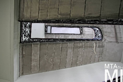 IMG_8973_Alkotmány u. 18_lépcsőház.jpg