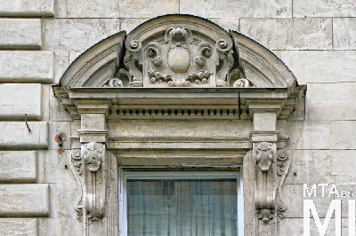 IMG_9057_Alkotmány u. 18_külső.jpg