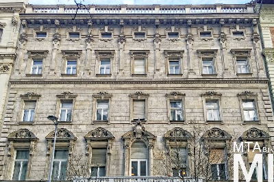 IMG_9201_Alkotmány u. 18_külső.jpg