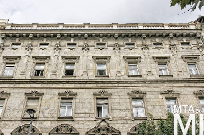 IMG_9044_Alkotmány u. 18_külső.jpg