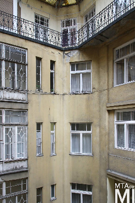 IMG_2464_Alkotmány u. 19_udvar.jpg