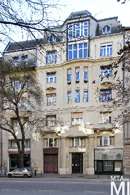 IMG_0052_Alkotmány u. 19_homlokzat.jpg
