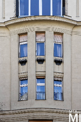 IMG_0054_Alkotmány u. 19_homlokzatrészlet.jpg