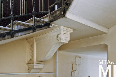 IMG_2467_Alkotmány u. 19_lépcsőház.jpg