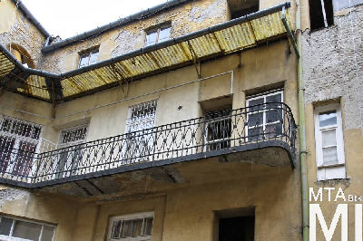 IMG_2466_Alkotmány u. 19_udvar.jpg