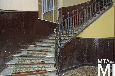 IMG_2446_Alkotmány u. 19_lépcsőház.jpg