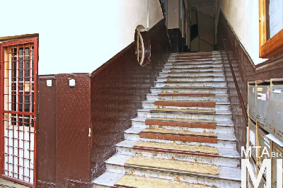 IMG_2438_Alkotmány u. 19_lépcsőház.jpg