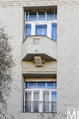 IMG_0056_Alkotmány u. 19_homlokzatrészlet.jpg