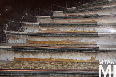 IMG_2462_Alkotmány u. 19_lépcsőház.jpg