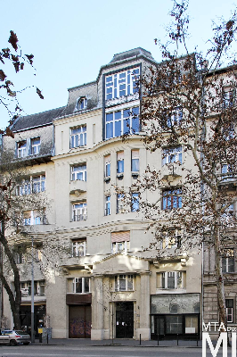 IMG_0062_Alkotmány u. 19_homlokzat.jpg