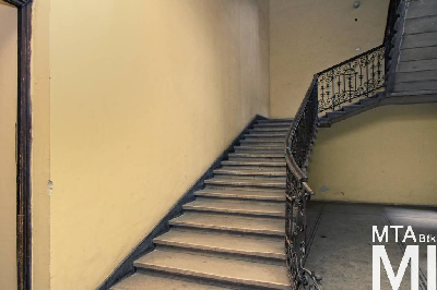 IMG_7011_Alkotmány u. 20_lépcsőház.jpg