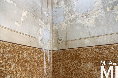 IMG_7035_Alkotmány u. 20_lépcsőház.jpg