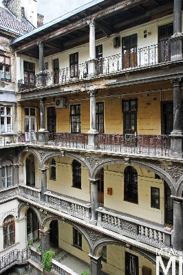 IMG_7028_Alkotmány u. 20_udvar.jpg