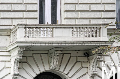 IMG_7072_Alkotmány u. 20_homlokzatrészlet.jpg