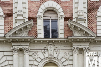 IMG_1104_Alkotmány u. 20_homlokzatrészlet.jpg