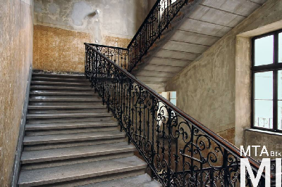 IMG_7034_Alkotmány u. 20_lépcsőház.jpg