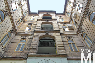 IMG_6366_Alkotmány u. 21_udvari homlokzat.jpg