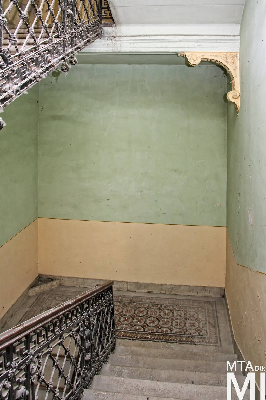IMG_6350_Alkotmány u. 21_lépcsőház.jpg