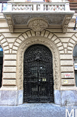 IMG_6387_Alkotmány u. 21_kapu.jpg