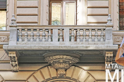 IMG_1774_Alkotmány u. 21_homlokzatrészlet.jpg