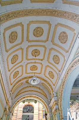 IMG_6335_Alkotmány u. 21_kapualj.jpg